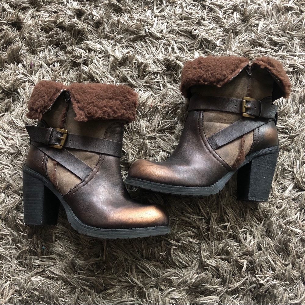 Gold dusted Rebels booties with sherling